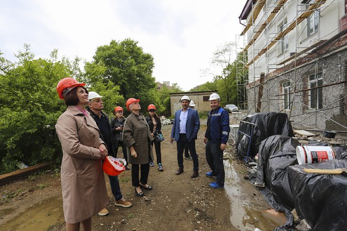 Ход ремонтных работ в средней школе №10 на контроле у руководства города и штаба родительского контроля