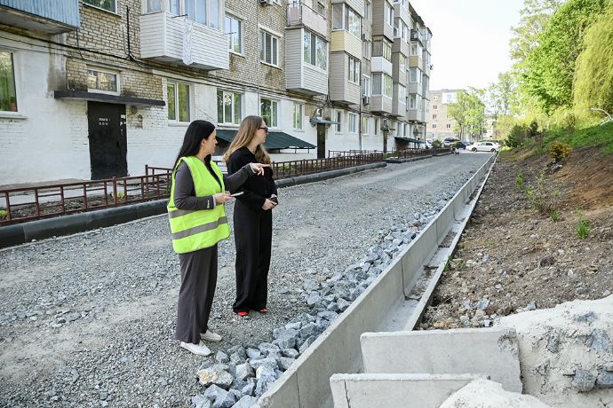 В Находке продолжаются работы по благоустройству дворов