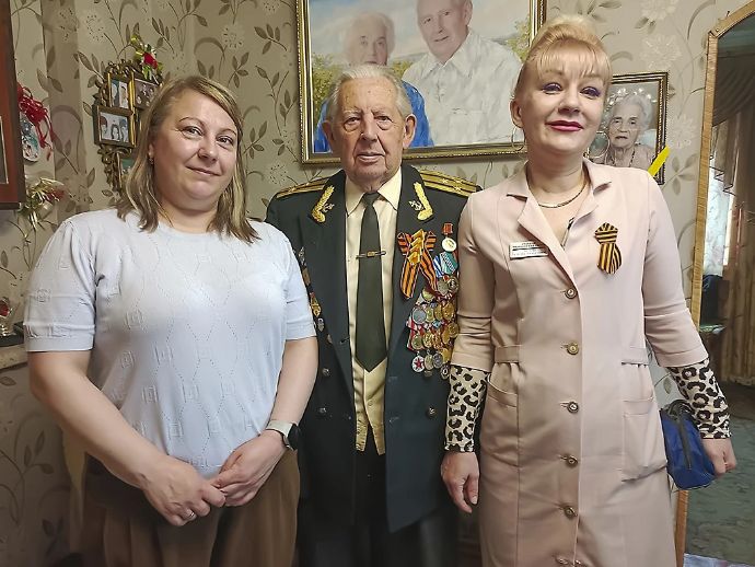 В Находке медики проверяют здоровье ветеранов ВОВ и поздравляют с Днем Победы...