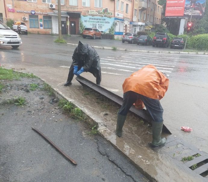 Дорожная служба обеспечивает проезд по магистралям Находки во время циклона