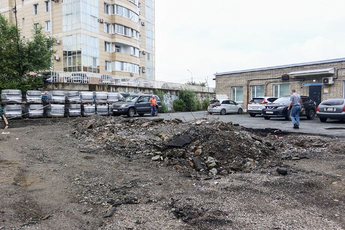 Общественные наблюдатели проверили ход ремонта дворовой территории