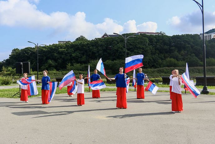 В Находке отметили День Государственного флага России